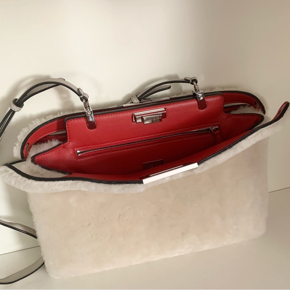 Hold Fendi shearling peekaboo bag - Picture 2 of 16